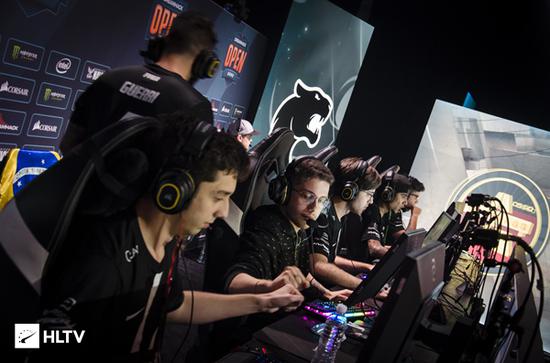 朝鲜新建现代化电竞网吧吸引年轻玩家